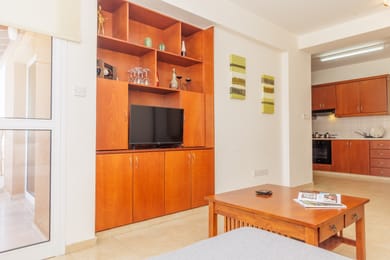 WALNUT 1BED APT WITH SHARED POOL