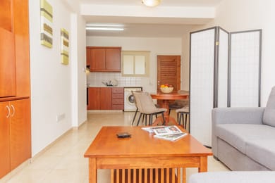 WALNUT 1BED APT WITH SHARED POOL