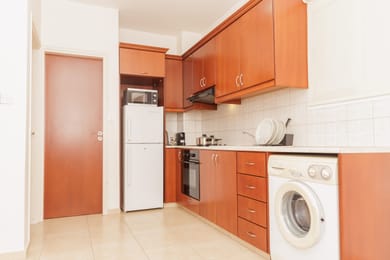 WALNUT 1BED APT WITH SHARED POOL
