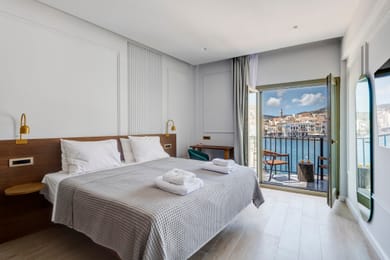 Marelle (Sea Views & Private Balcony)