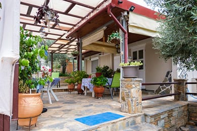 Effie's Maisonette with Detached Studio - Image 2