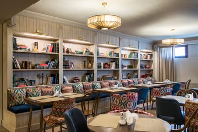 Ef Zin Hotel - Image 3