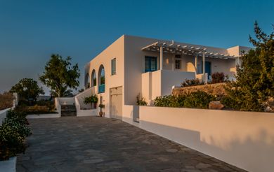 Eiriana Luxury Suites - Image 2