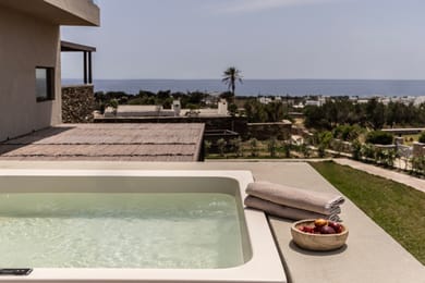 Ela 2 Bedroom Suite | Jetted Tub | Sea View