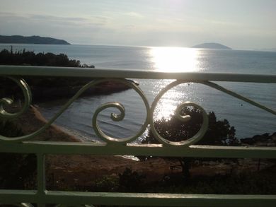 Electra Beachfront Villa - Image 2