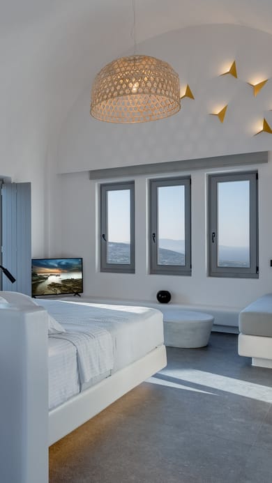 Deluxe Suite with Outdoor Hot Tub and Sunset View