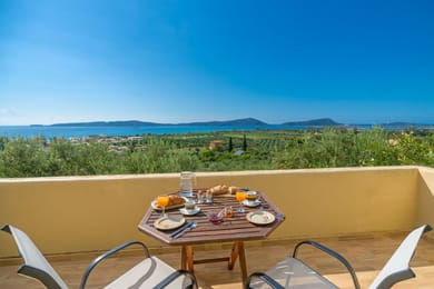 Apartment with One Bedroom & Shared Pool