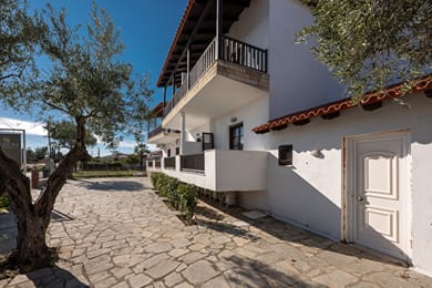 Eleon Suites & Apartments Halkidiki - Image 3