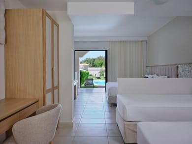 Family Room Garden View with Private Pool