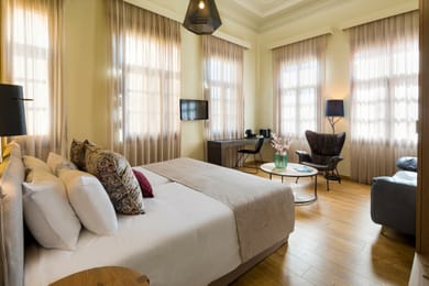 Double Superior Street View | Contessa Hotel