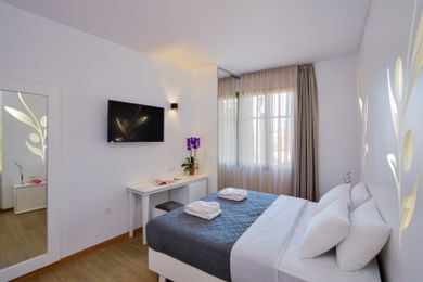 Elia Portou Luxury Residence - Image 3