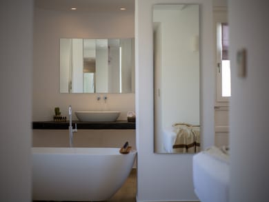ELEGANT Sea view Suite :2 Bedroom with Sharing Pool