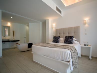 PREMIUM Family Sea View Suite with Sharing Pool