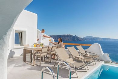 Grand Suite with Private Heated Outdoor Pool & Caldera Sea View