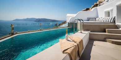 Premier Suite with Private Heated Outdoor Pool & Caldera Sea View