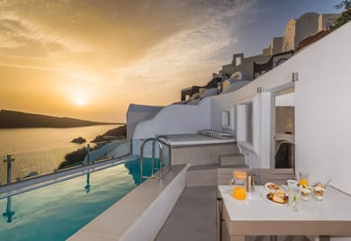 Splendid Suite with Two Private Heated Outdoor Pools & Caldera Sea View