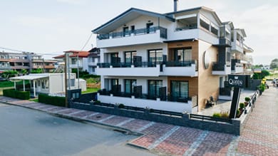 Elizabeth Queen Luxury Rooms - Image 2