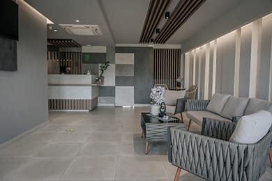 Elizabeth Queen Luxury Rooms - Image 6