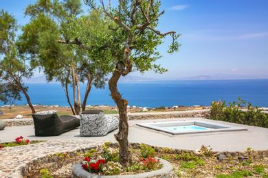 Luxury Cave Villa with Outdoor Hot Tub with Sea & Sunset View