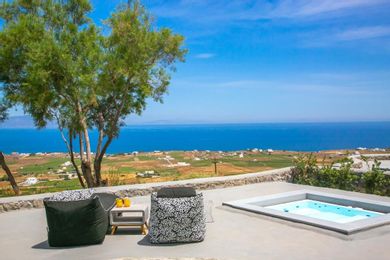 Luxury Cave Villa with Outdoor Hot Tub with Sea & Sunset View