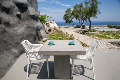 Luxury Cave Villa with Outdoor Hot Tub with Sea & Sunset View