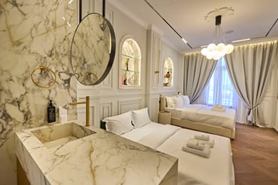 Ermou 99 Intelligent Private Suites - Image 3