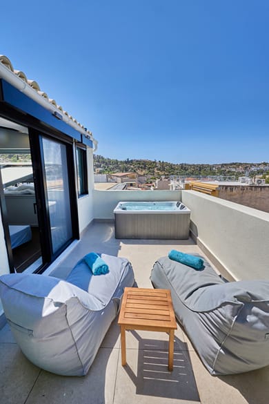 Ermou 99 Intelligent Private Suites - Image 4