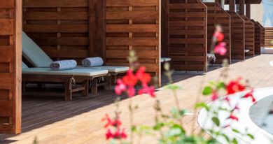 Summer Room with Sharing Pool & Pool View