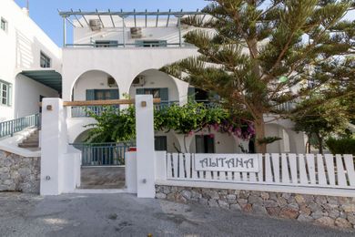 Iris Boutique Hotel Santorini - Image 2