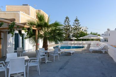 Iris Boutique Hotel Santorini - Image 5