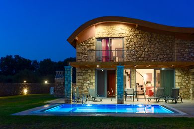 Verano Villa (Up to 6 Guests)