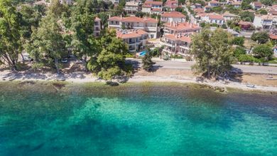 Meliti Waterfront Suites