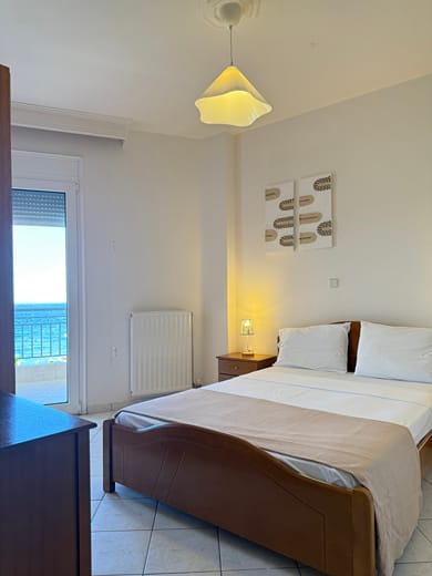 EverΒlue Suites - Image 4