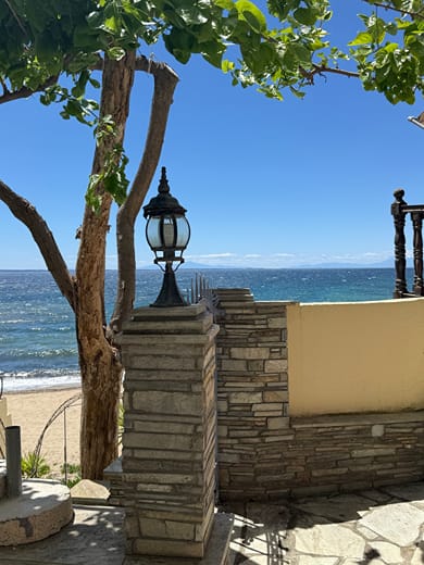 EverΒlue Suites - Image 6