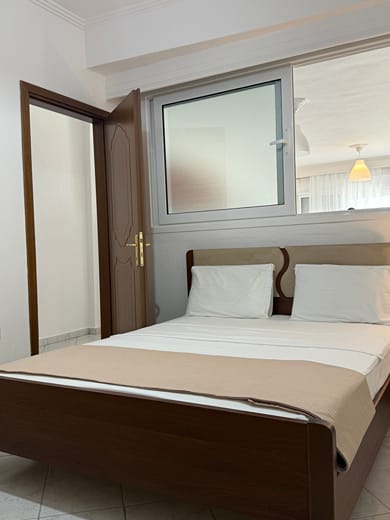 EverΒlue Suites - Image 7