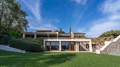 The Every Athens Beachfront Retreat - Image 4