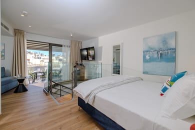 Evmaria Luxury Cottage - Image 3