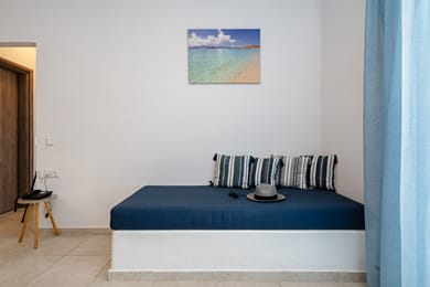 Evripus Suites Hotel - Image 4