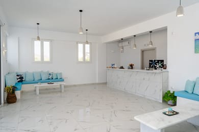 Evripus Suites Hotel - Image 2