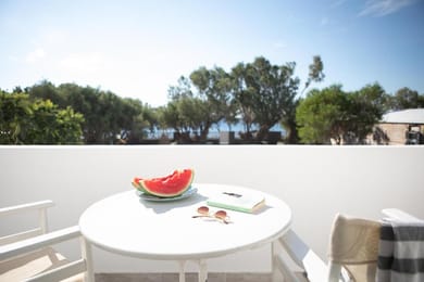 Two-Bedroom Beach House with Sea View(Perissa Beach)