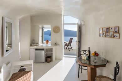 Cave Nest Junior Suite with Caldera View *access via numerous steps