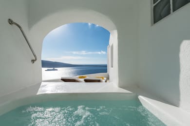 Cliff Nest Honeymoon Suite with Private Whirlpool & Caldera View *access via numerous steps