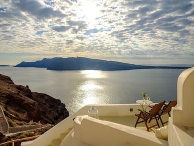 Cliff Nest Honeymoon Suite with Private Whirlpool & Caldera View *access via numerous steps
