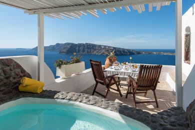 Sunset Honeymoon Suite with Private Whirlpool & Caldera View