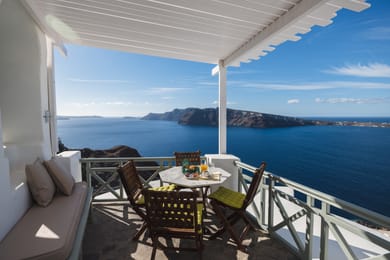 Summer Lovers Villa with Private Whirlpool & Caldera View