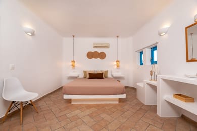 Deluxe Suite with Pool View