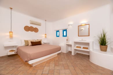 Deluxe Suite with Pool View