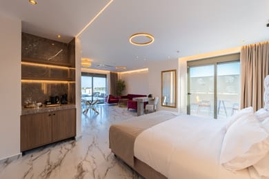 Deluxe King Suite | Private Outdoor Jacuzzi