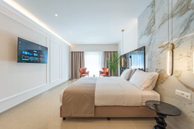 Deluxe Queen Suite | Capacity 2