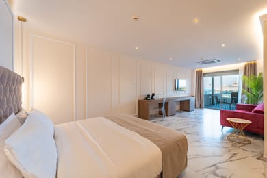 Superior King Suite | Private Outdoor Jacuzzi